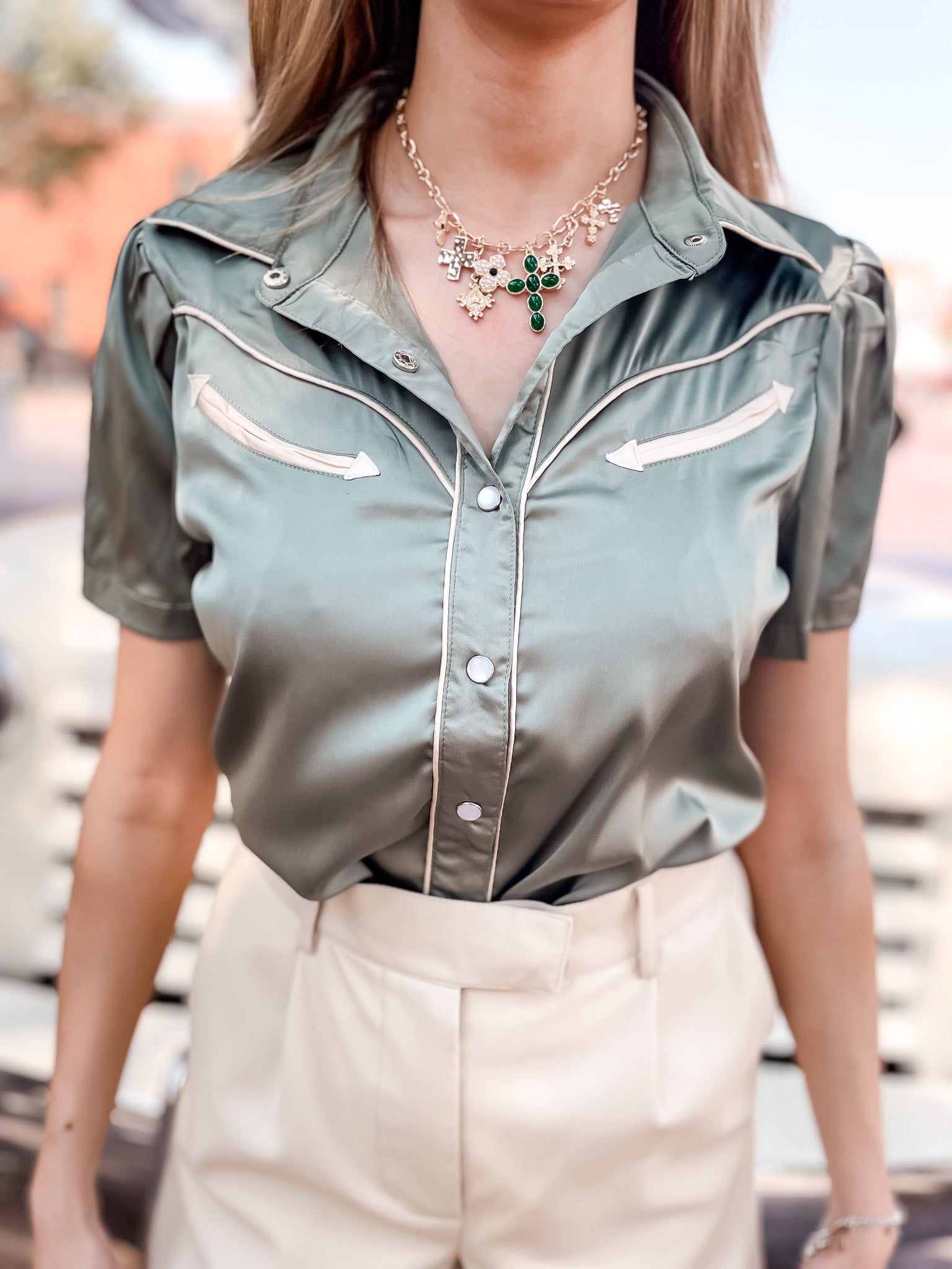 Smile Pocket Satin Top S/S - Sage