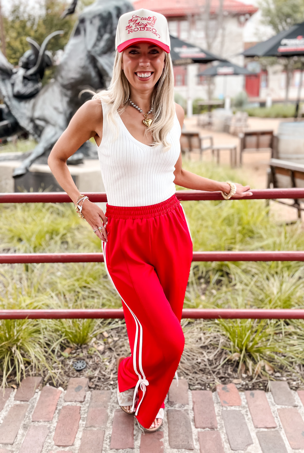 Ribbed V-Neck Tank Sweater - White