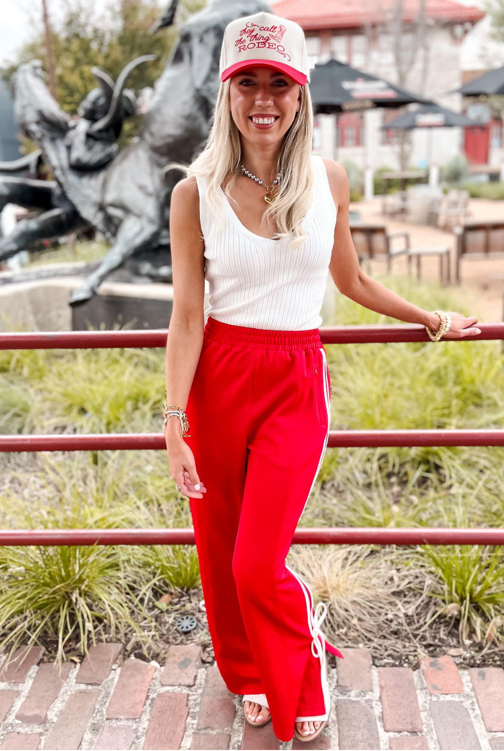Ribbed V-Neck Tank Sweater - White