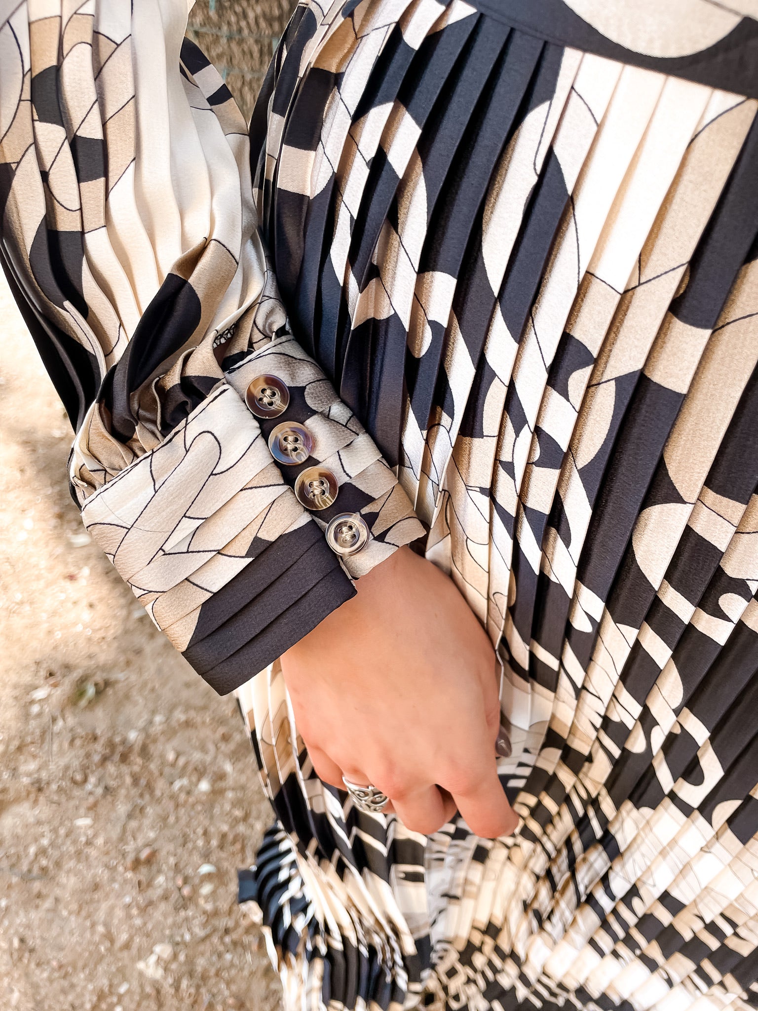 Bitty Pleated Dress - Black/Tan