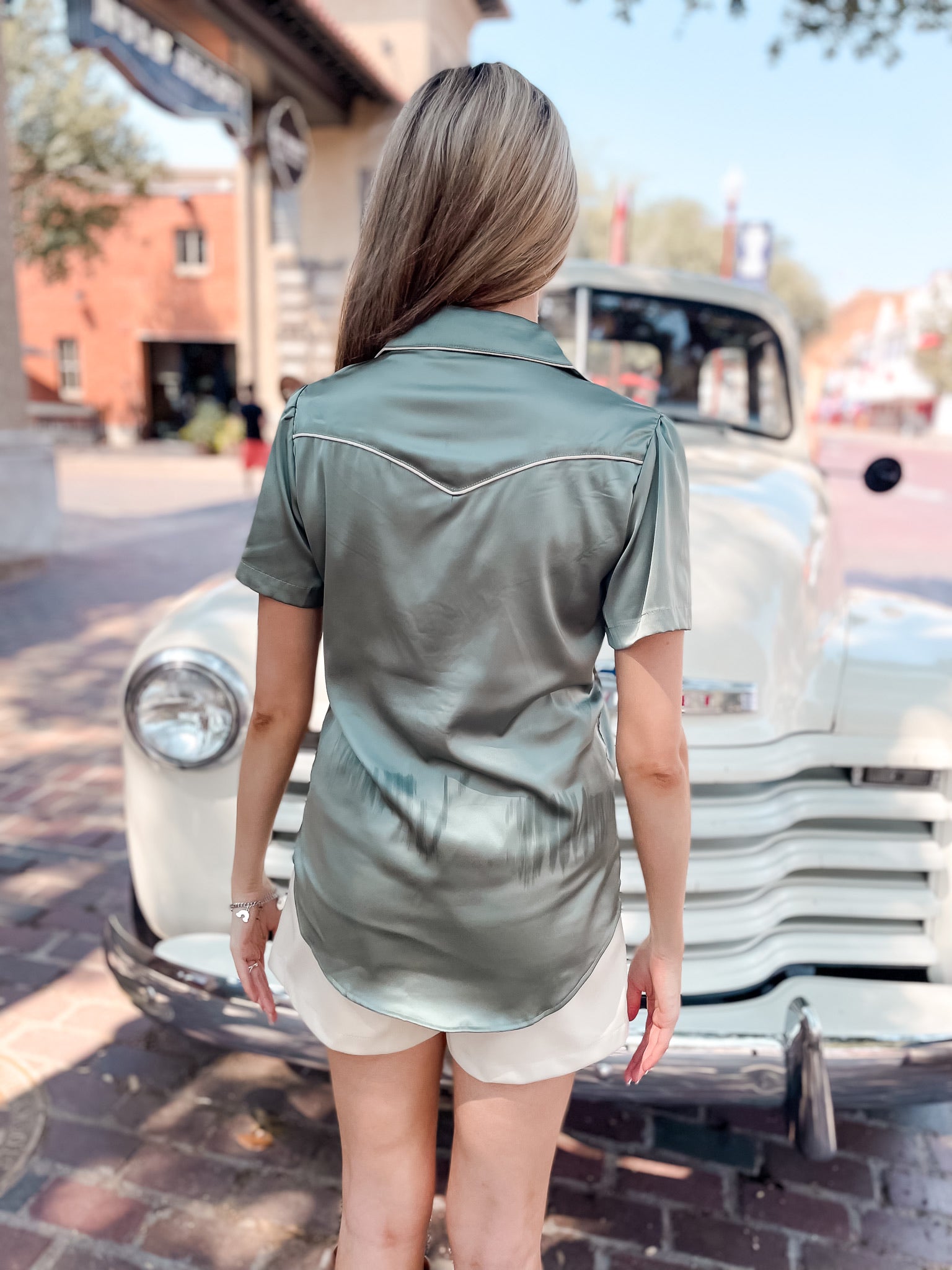 Smile Pocket Satin Top S/S - Sage