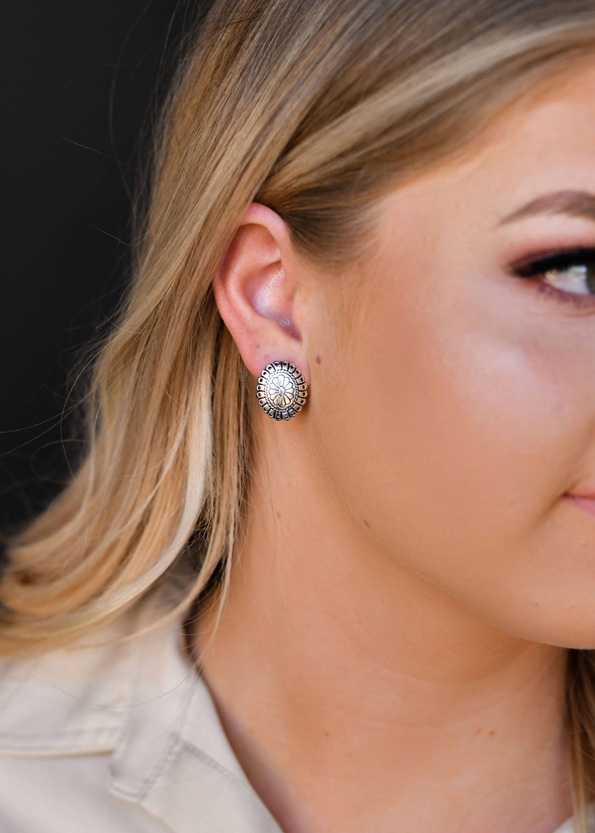 Flower Stamped Concho Earring - Silver