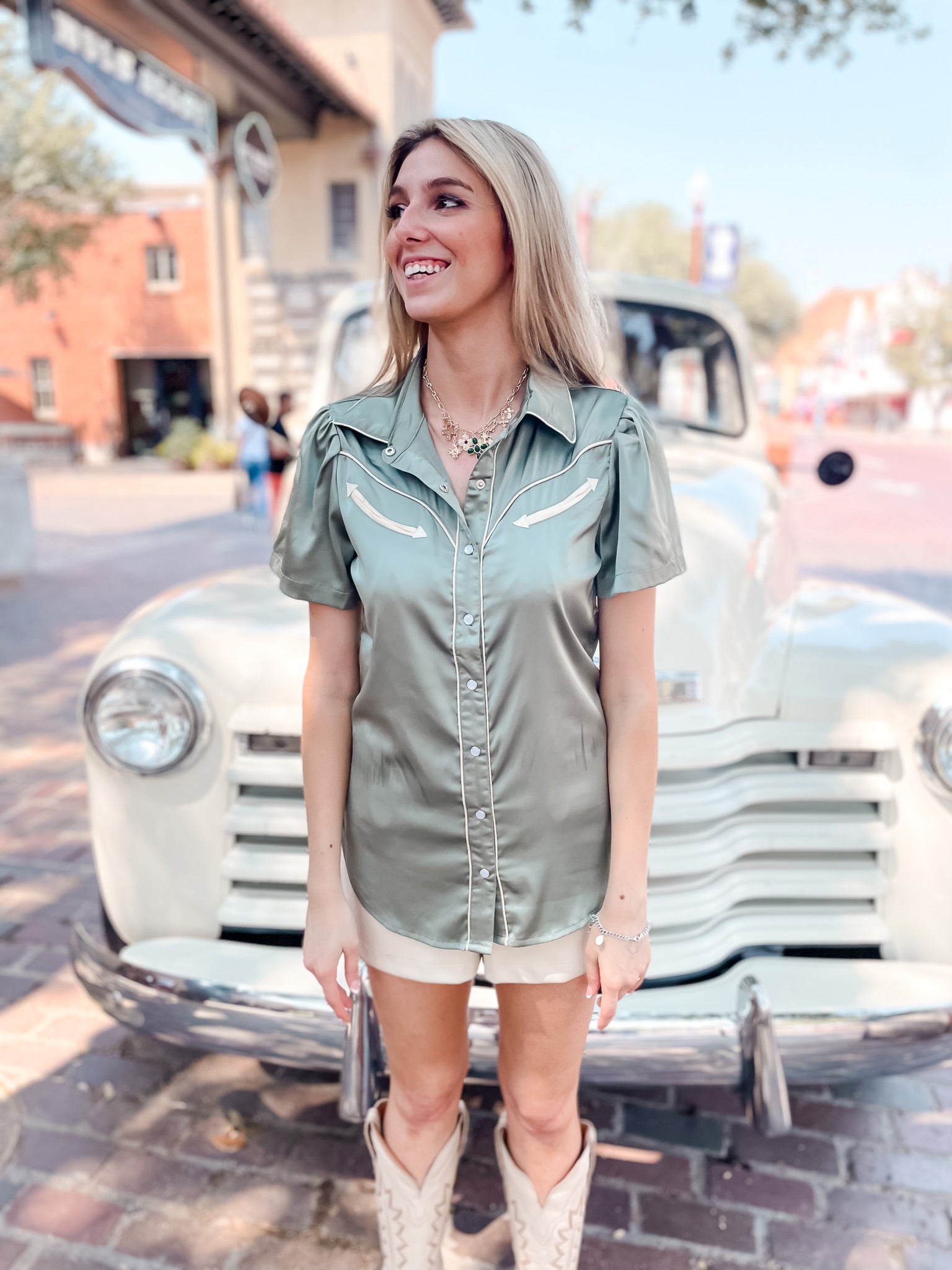Smile Pocket Satin Top S/S - Sage