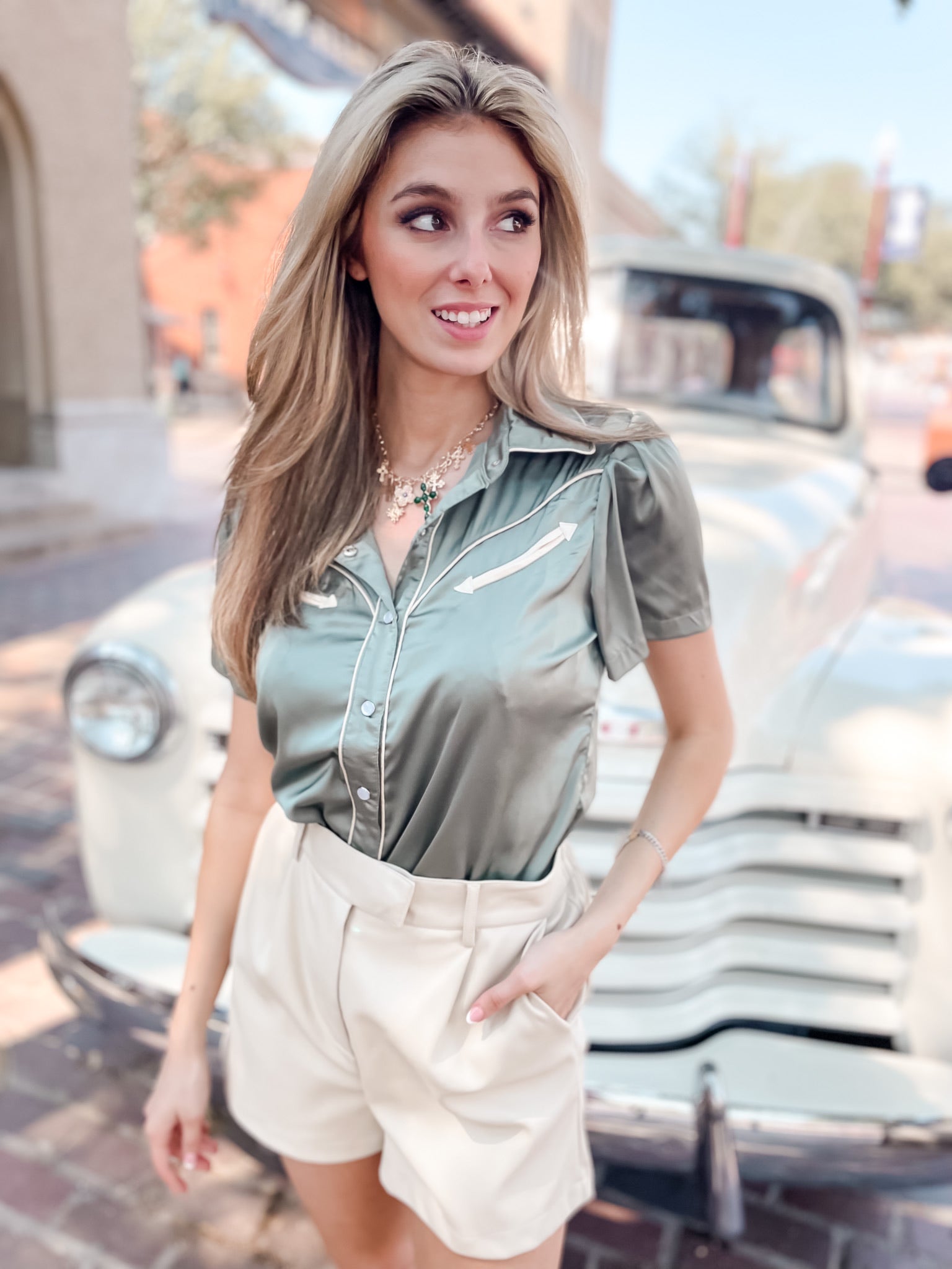 Smile Pocket Satin Top S/S - Sage