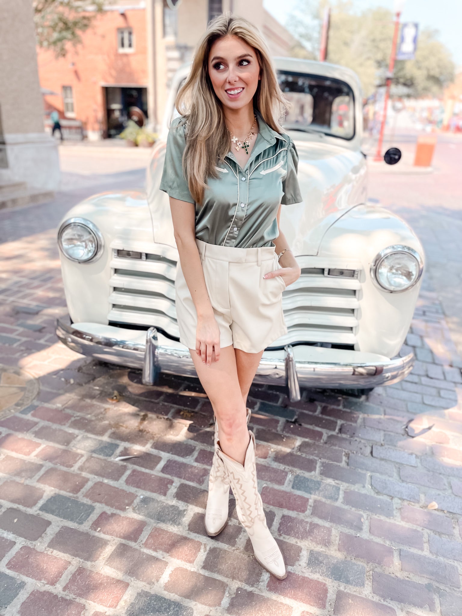 Smile Pocket Satin Top S/S - Sage