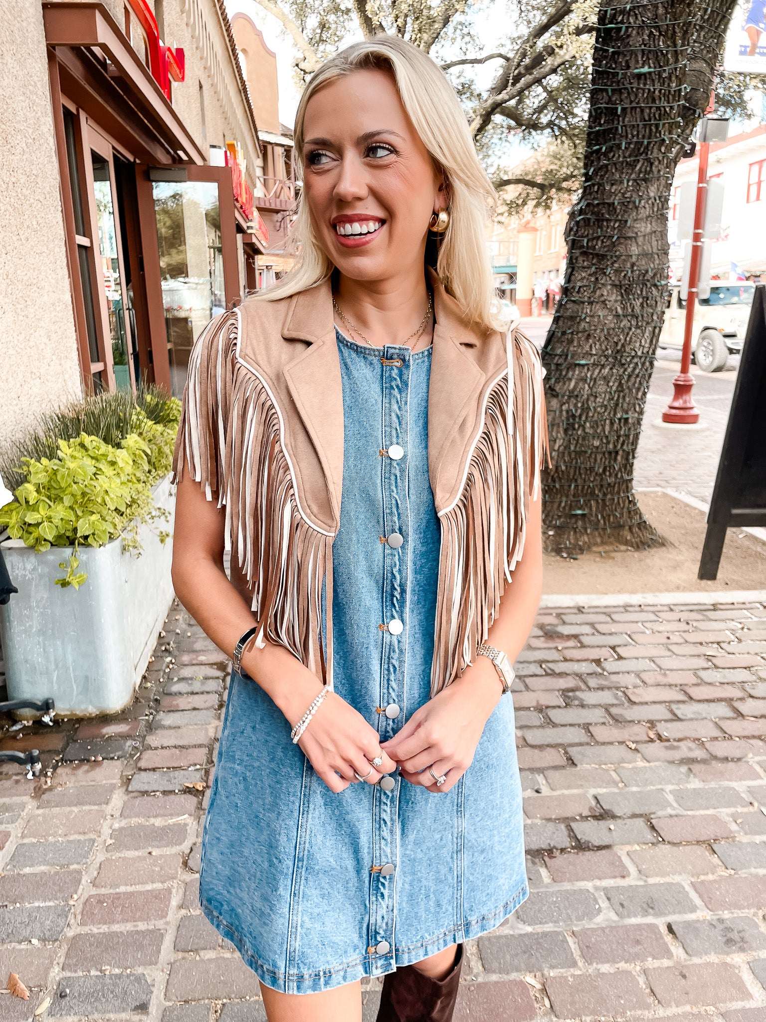 Piped With Vinge Shrug - Camel