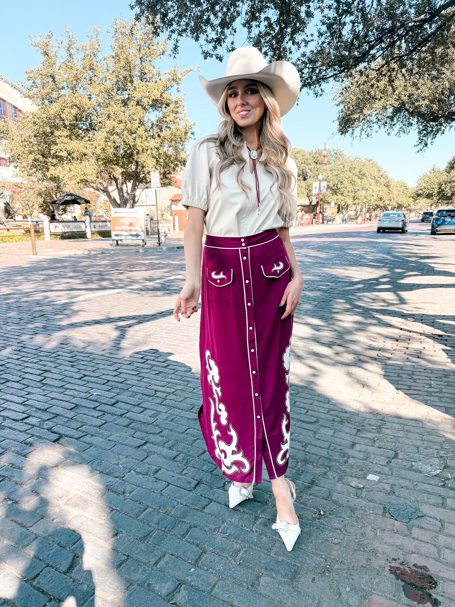 Western Scrolls Embroidered Skirt - Wine