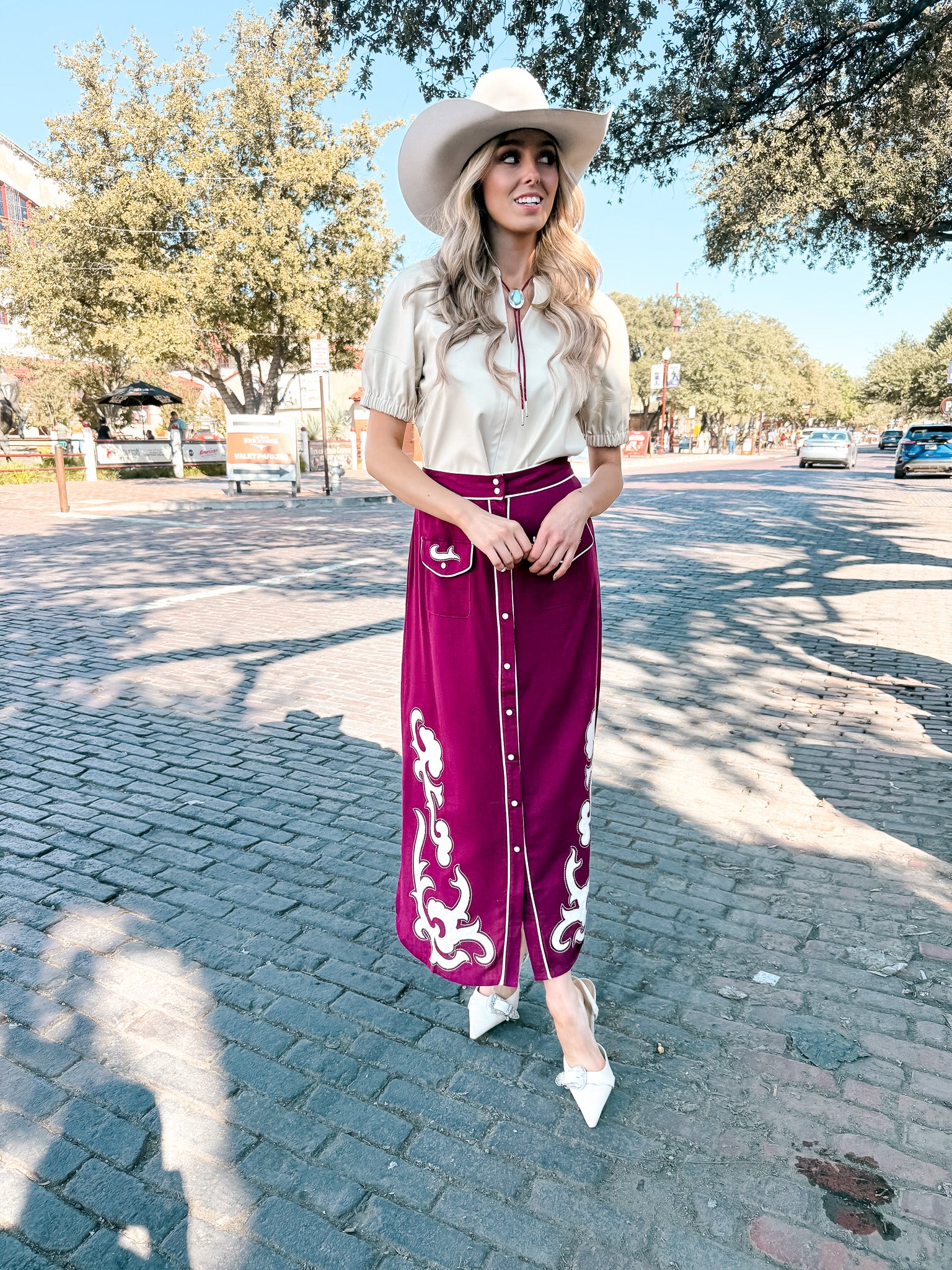 Western Scrolls Embroidered Skirt - Wine