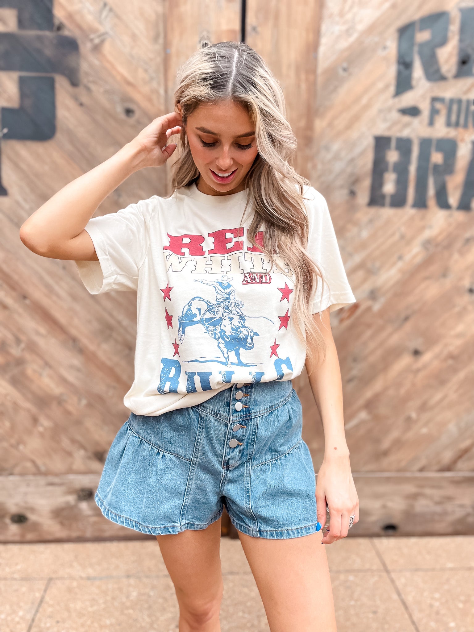 Red, White & Bulls T-Shirt - Ivory