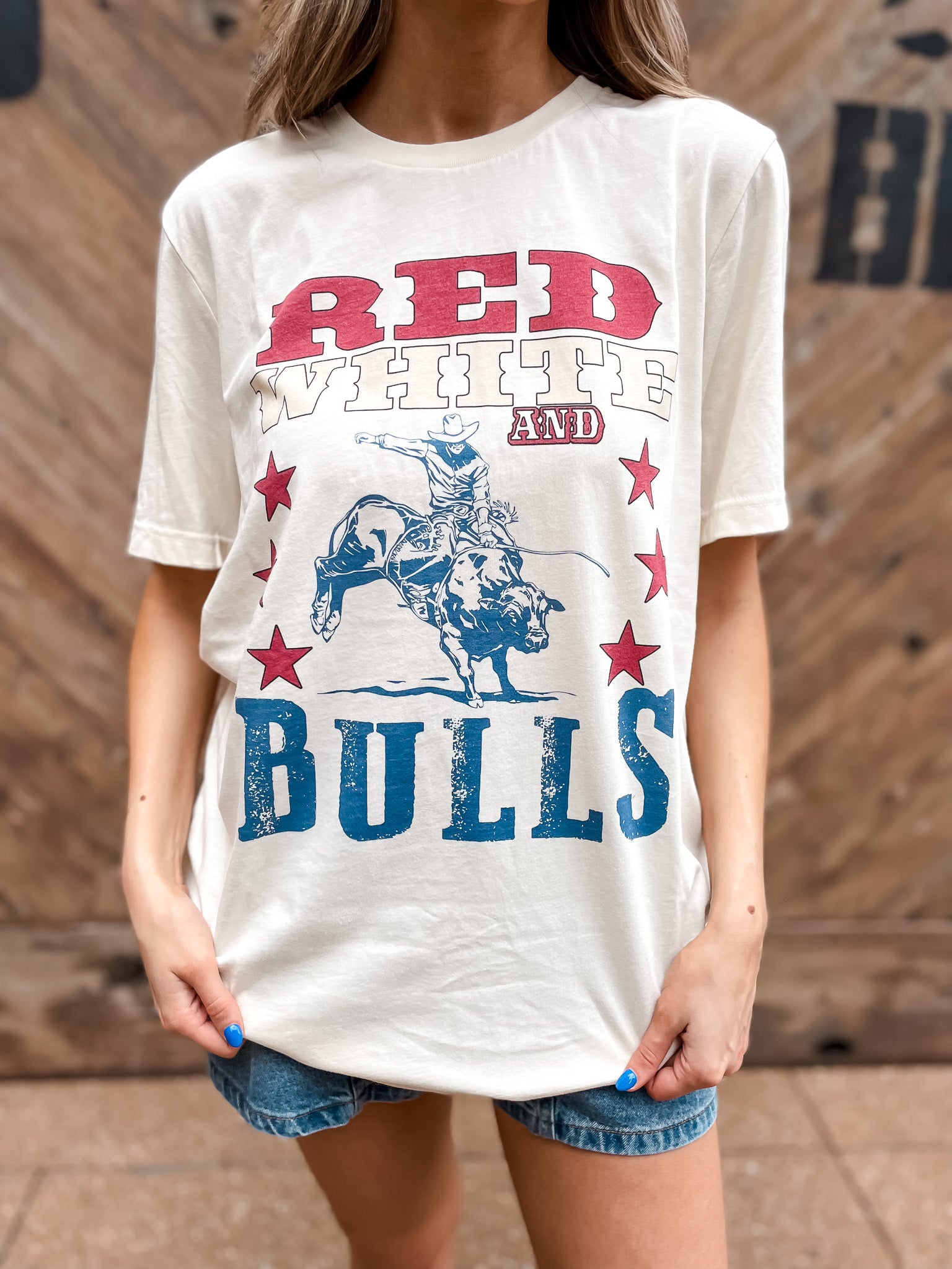 Red, White & Bulls T-Shirt - Ivory