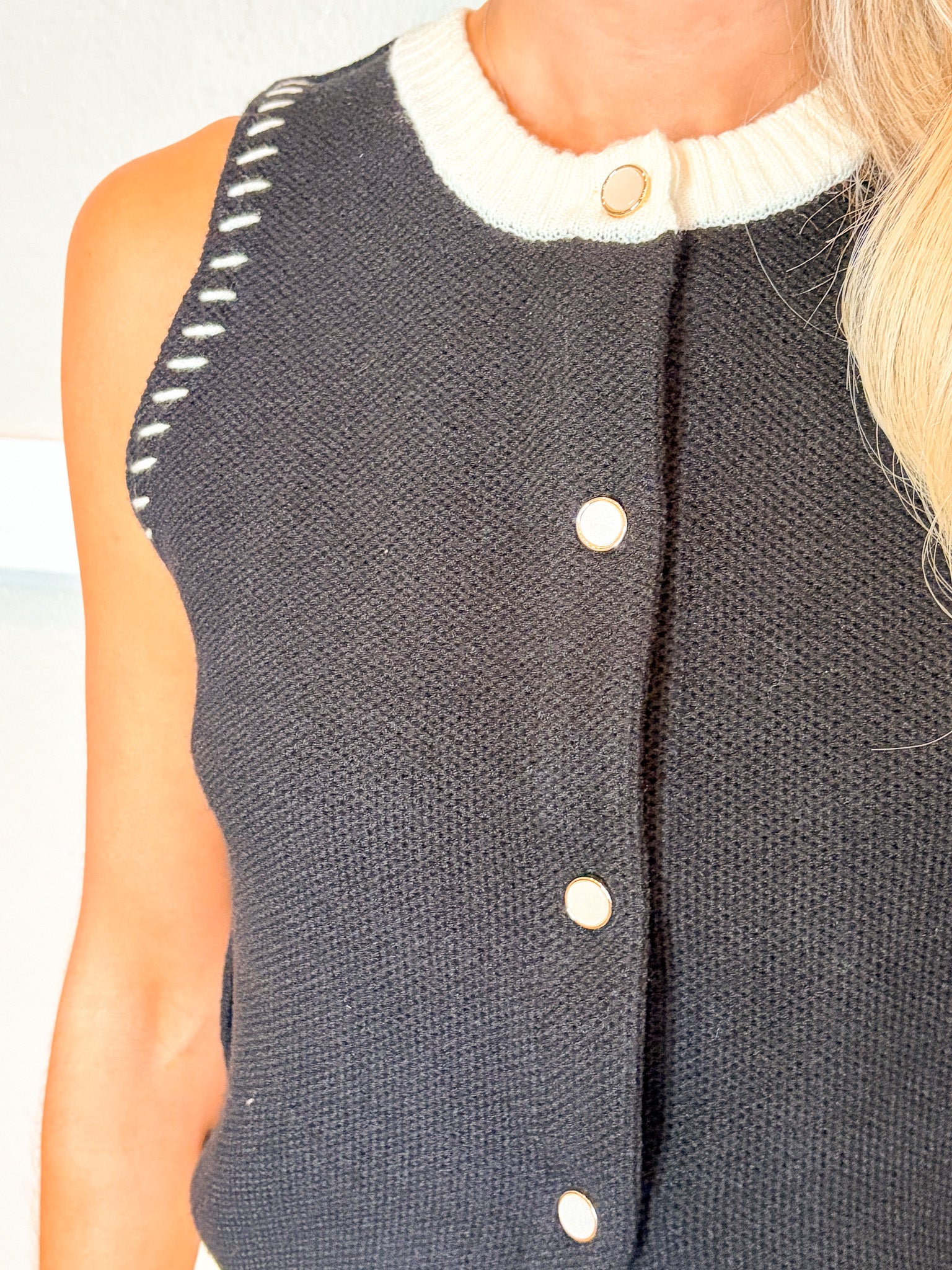 Contrast Crew Neck Sweater Vest - Black
