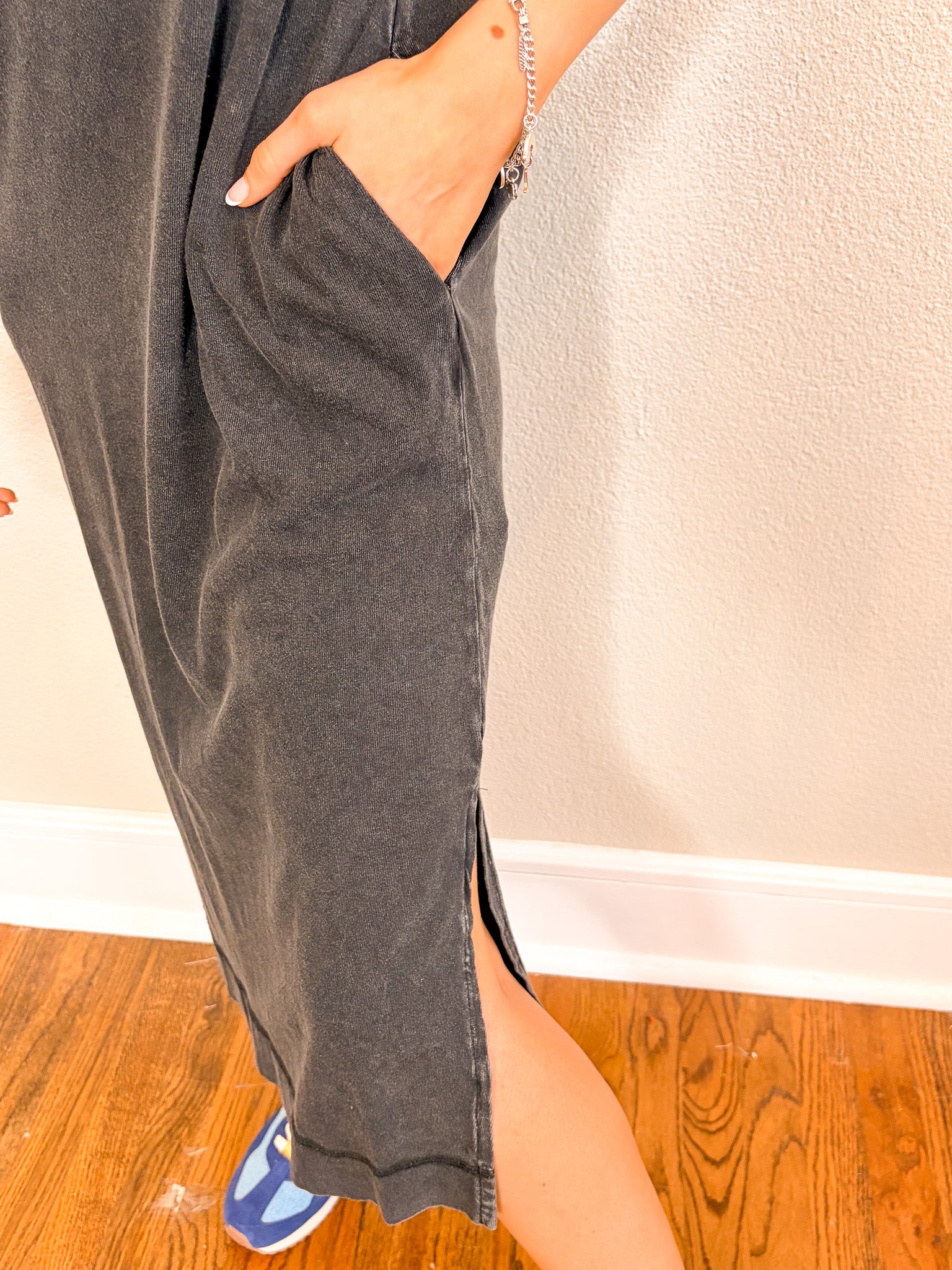 DZ Cap Sleeve Midi Dress - Black