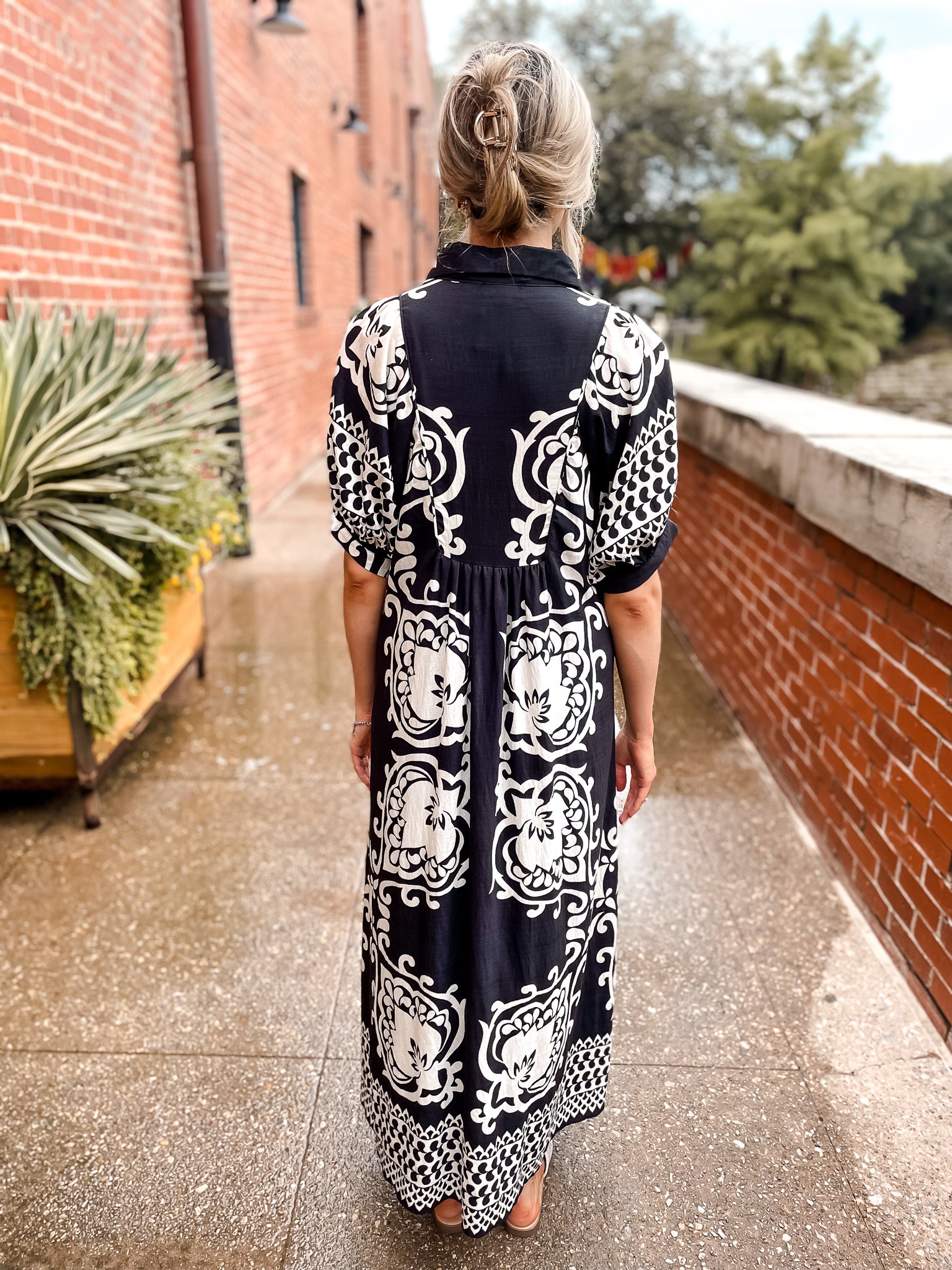 Filigree Fun Dress - Black