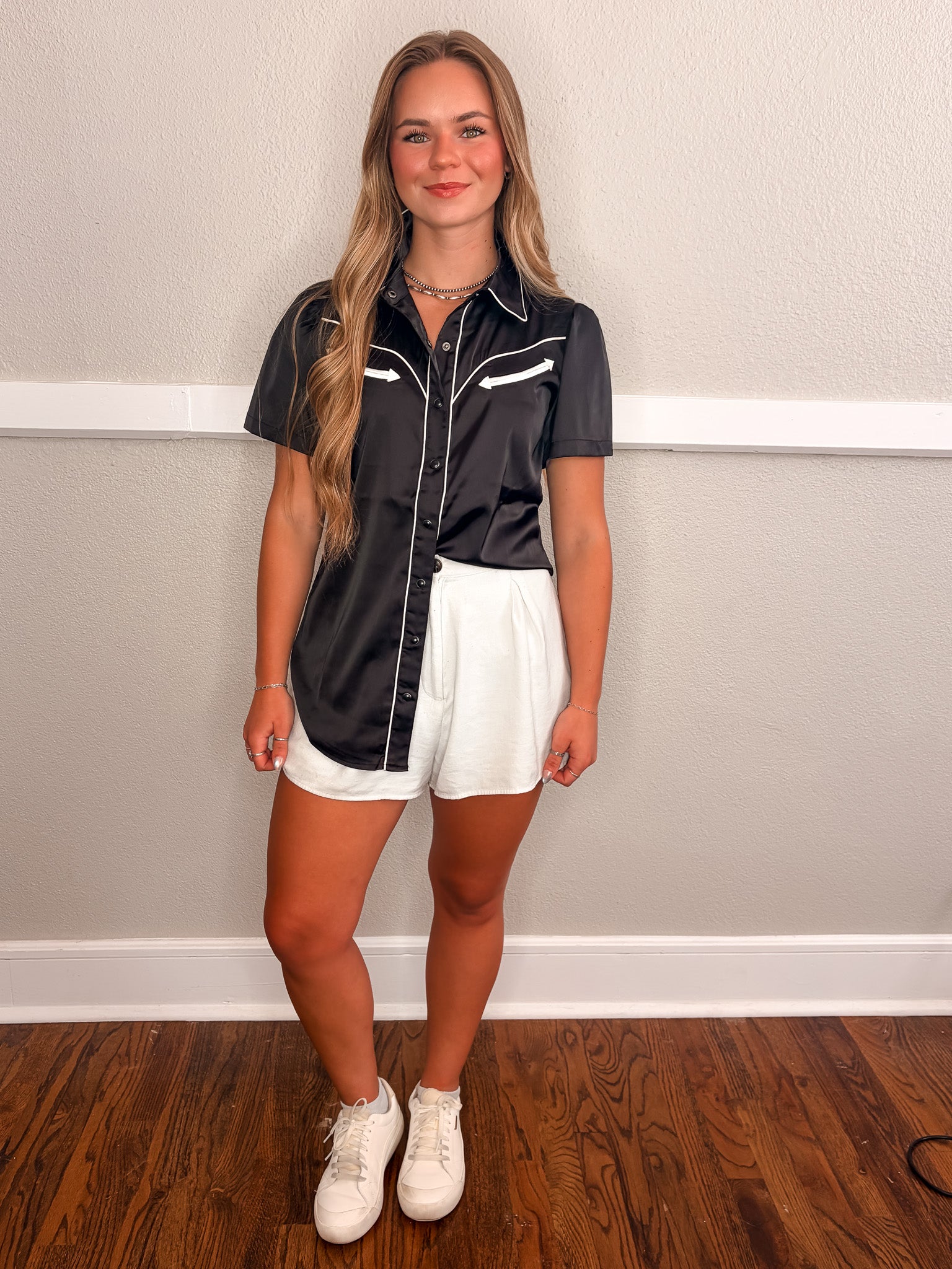 Smile Pocket Satin Top S/S - Black