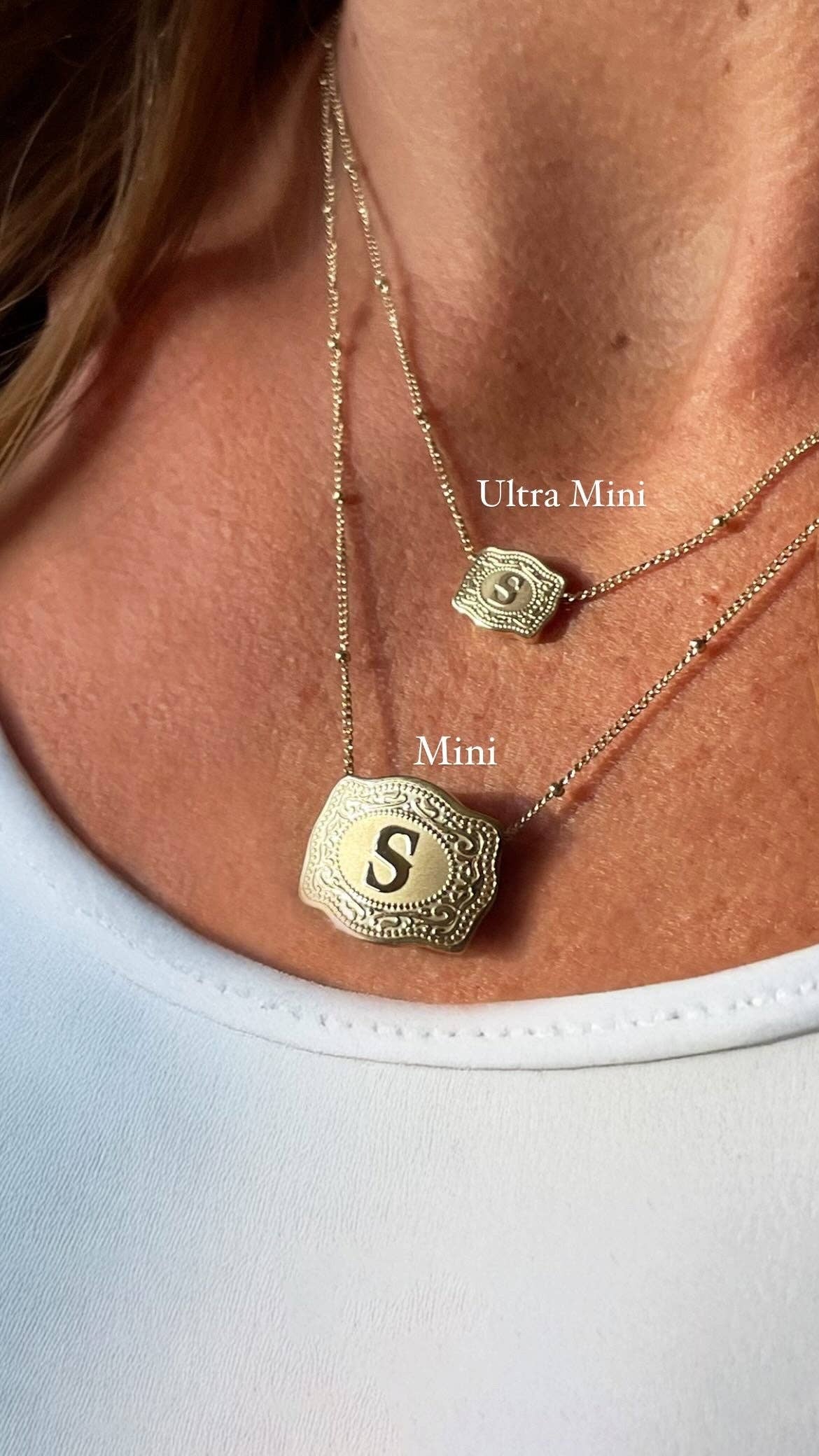 Mini Mama Buckle Necklace - Gold